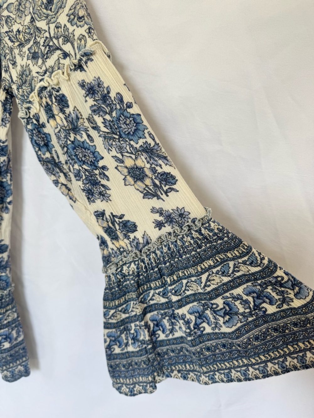 American Eagle Outfitters BOHO Blue and Cream Floral Peasant Tunic - Picture 4 of 6